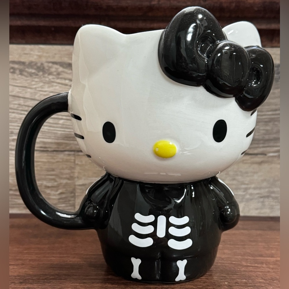 Super Cute 🥰 Hello Kitty skeleton 💀 Design Mug - NEW